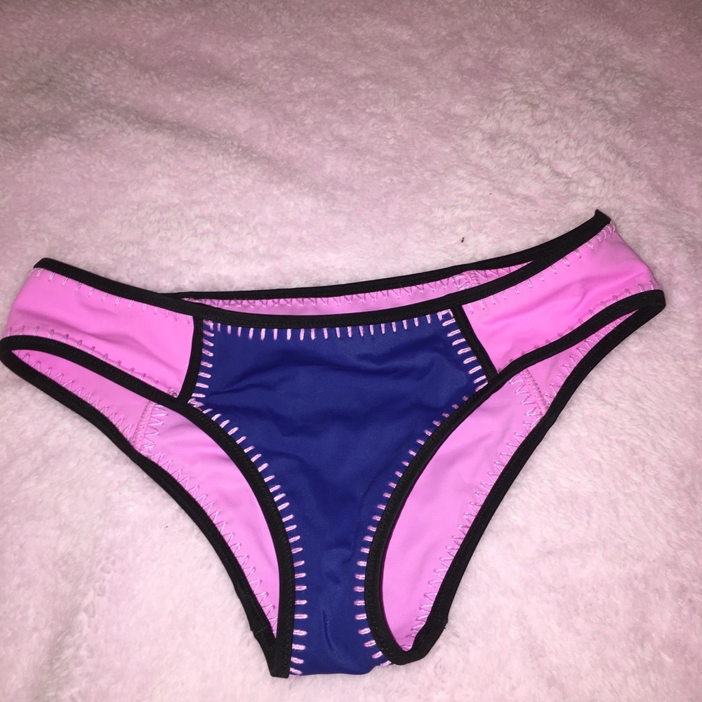 VICTORIAS SECRET  hipster bikini bottoms size xs